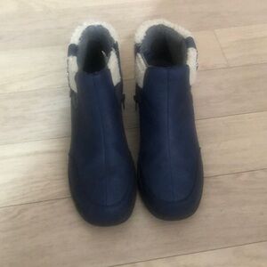 JBU Women’s Navy Blue Booties Size 8